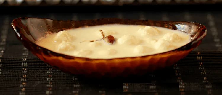 Khira Sagara: Milk-soaked Cheese Balls